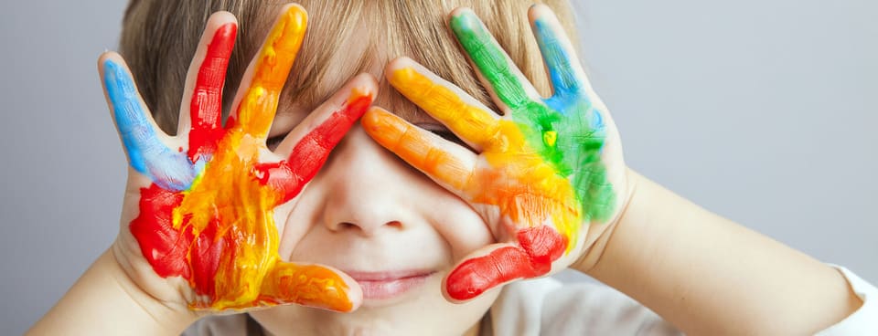 Enfant en consultation avec un professionnel de la santé